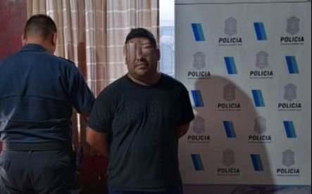 Detienen a hombre por mantener cautiva a su madre durante 6 meses