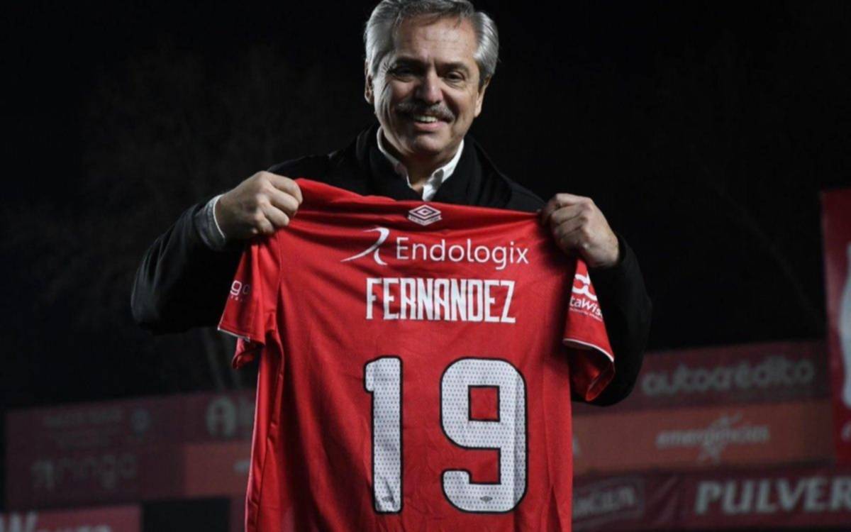 "Como papá": el club del que es fanático Alberto Fernández le dio la bienvenida a Francisco