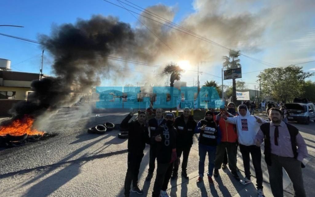 Paralizada la Línea 202: bloquean la entrada y salida de micros en la terminal de Berisso