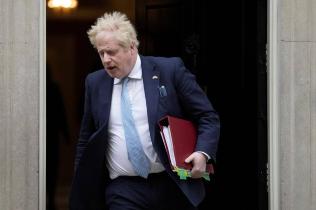 Boris Johnson, multado por las fiestas ilegales