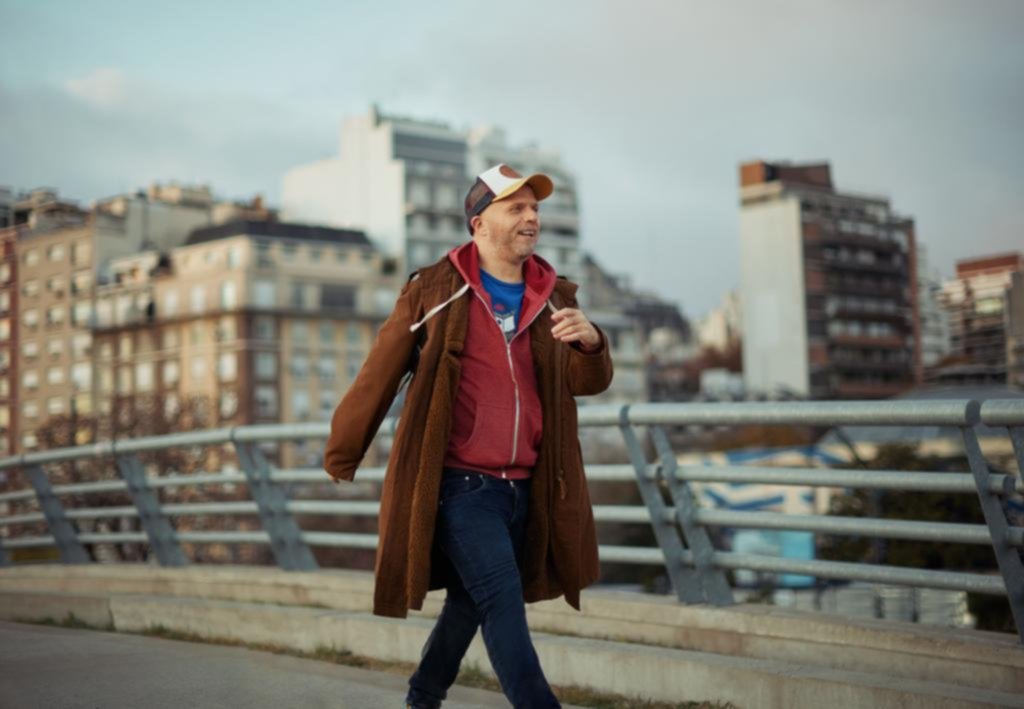 “Casi feliz”: la neurosis de Sebastián Wainraich vuelve a la pantalla
