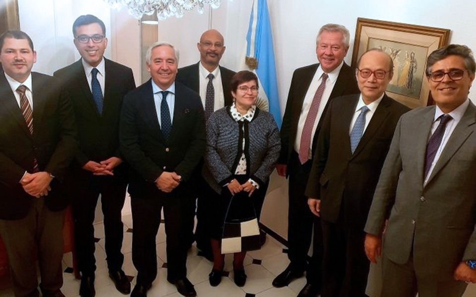 “¡Mamá mía!": la reacción de Ucrania por la foto de un diplomático argentino que se reunió con Rusia, Cuba y Venezuela