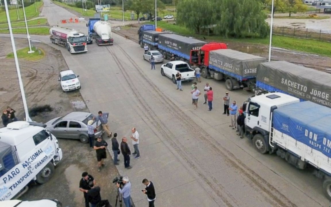 Transportistas de carga levantaron el paro tras llegar a un acuerdo con el Gobierno