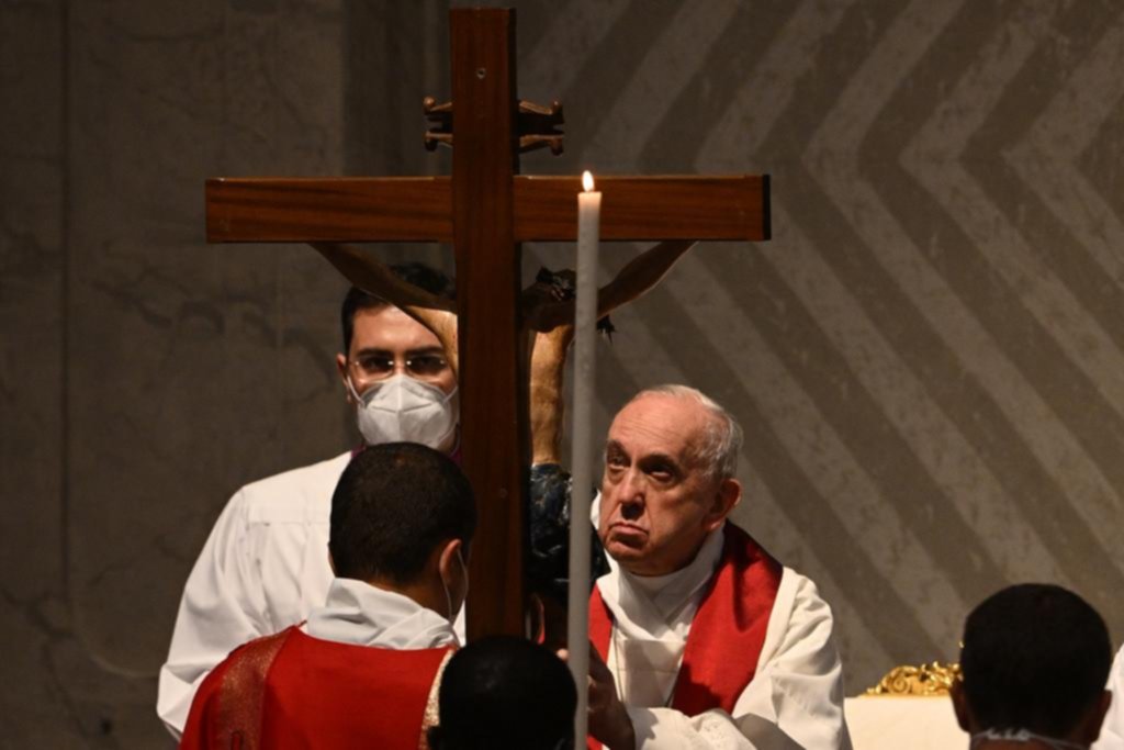 El Papa pidió que los adversarios se den la mano