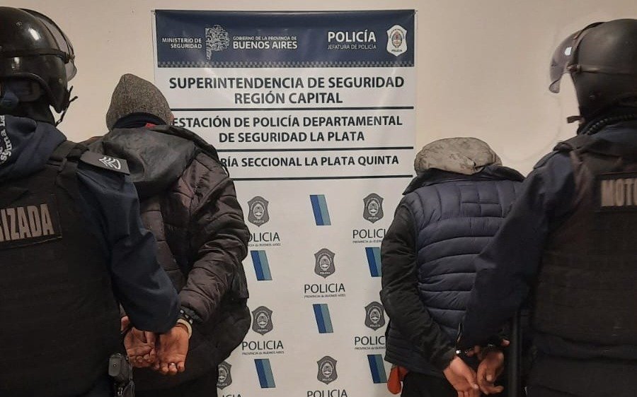 Delincuentes acorralados se arrojaron de la moto en plena persecución y terminaron detenidos