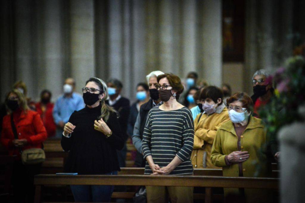 Una multitud en los templos en el cierre de Semana Santa