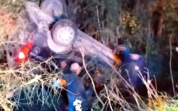 Conductor aparentemente en estado de ebriedad volcó en Abasto y se encuentra grave