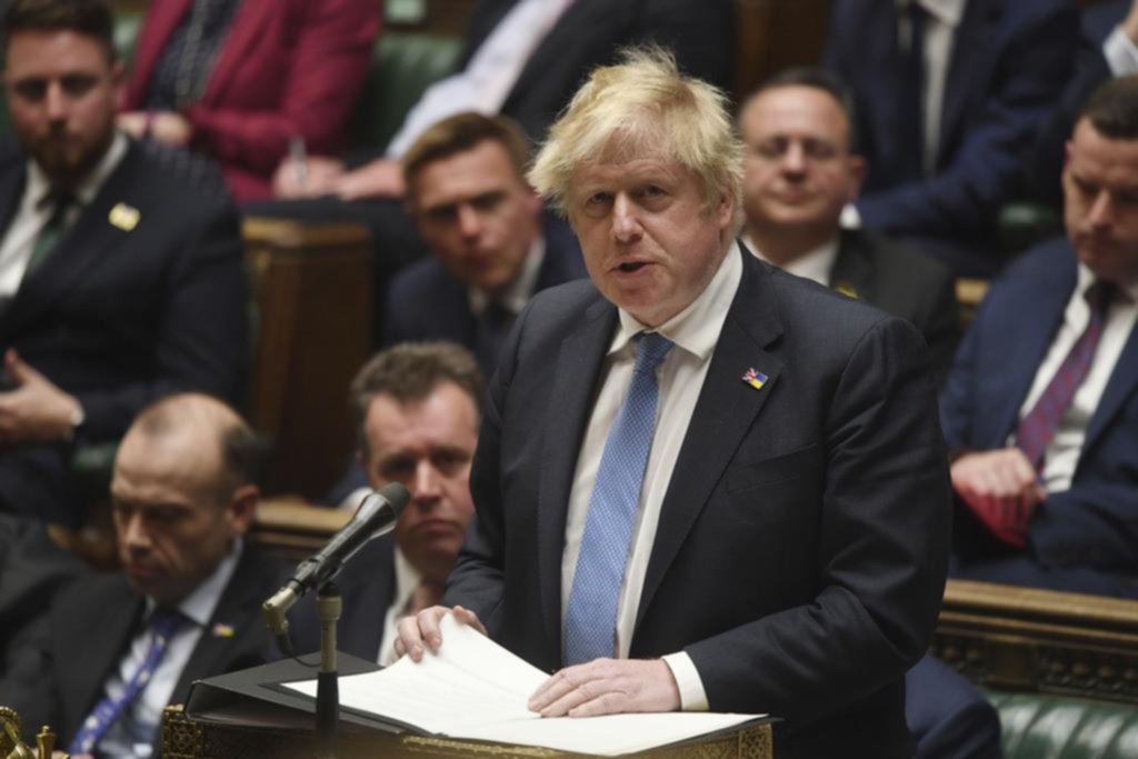 Fiestas en cuarentena: Johnson pidió perdón “de todo corazón”