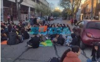 Drama edilicio en el Colegio Vergara: "Estamos trabajando en condiciones que no son las adecuadas para dar clases"