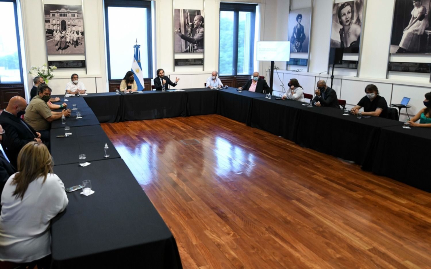 Aumento salarial adicional del 10% en mayo para los trabajadores estatales de Nación