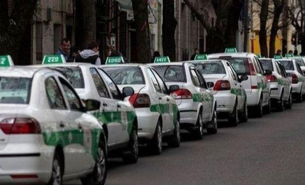 Taxis: definen una suba del 20% con adelanto de la tarifa nocturna