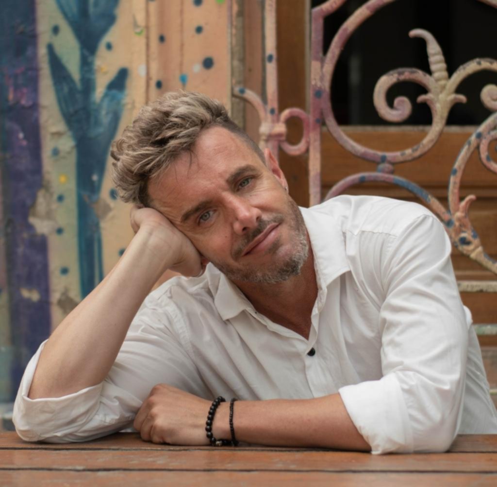 Rodrigo Mauregui lleva al escenario la “literatura disruptiva” de Lorena Pronsky