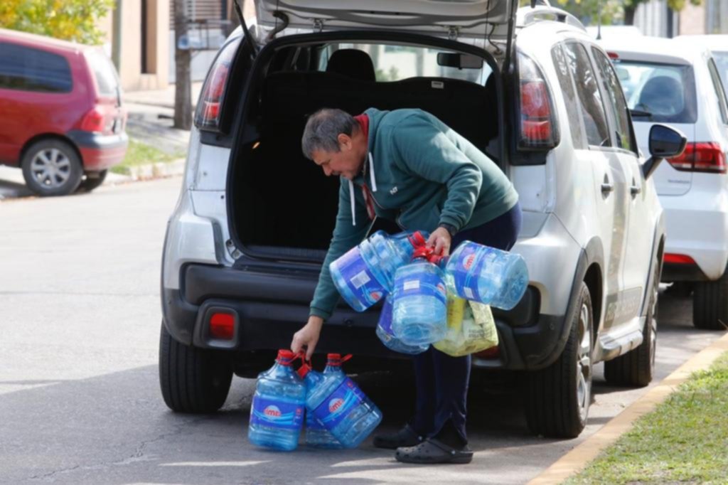 El agua no apta para el consumo en Gonnet y un calvario sin fin