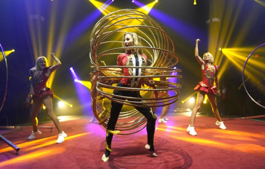 Huir de Ucrania para trabajar en un circo en Estados Unidos