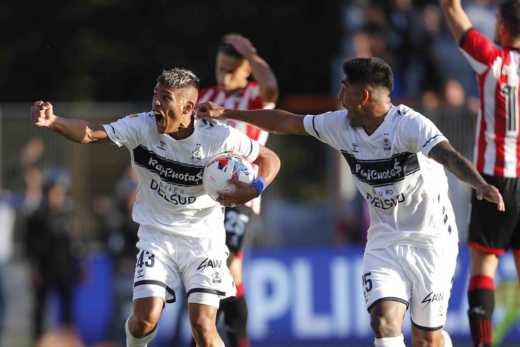 Gimnasia ante Unión, con el desafío de ganar para mantenerse en carrera