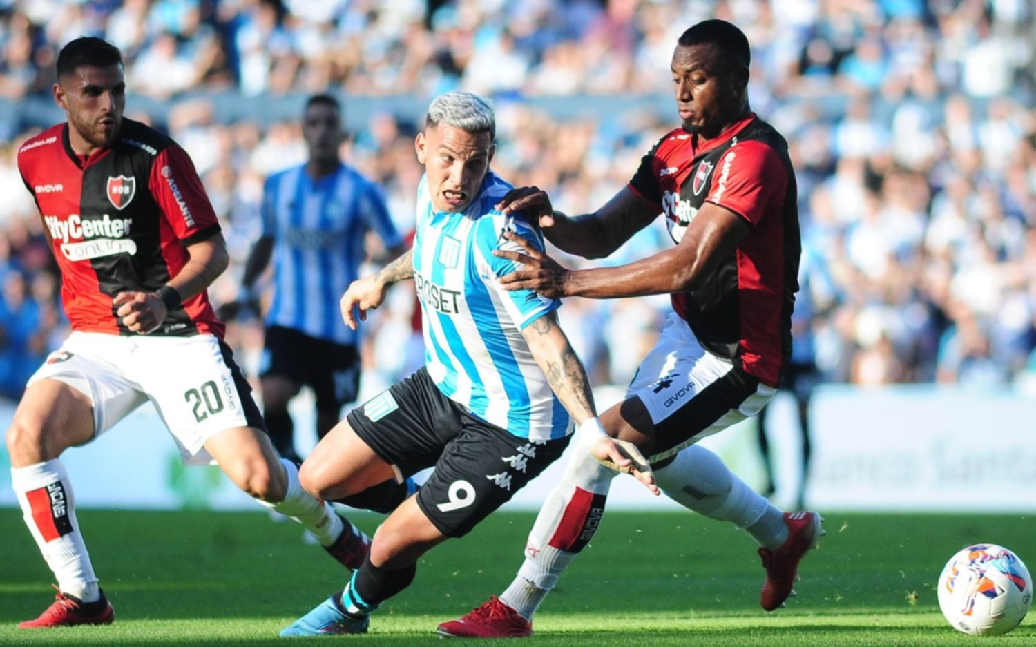 Racing clasificó a cuartos de final tras empatar con Newell's, en la zona de Gimnasia