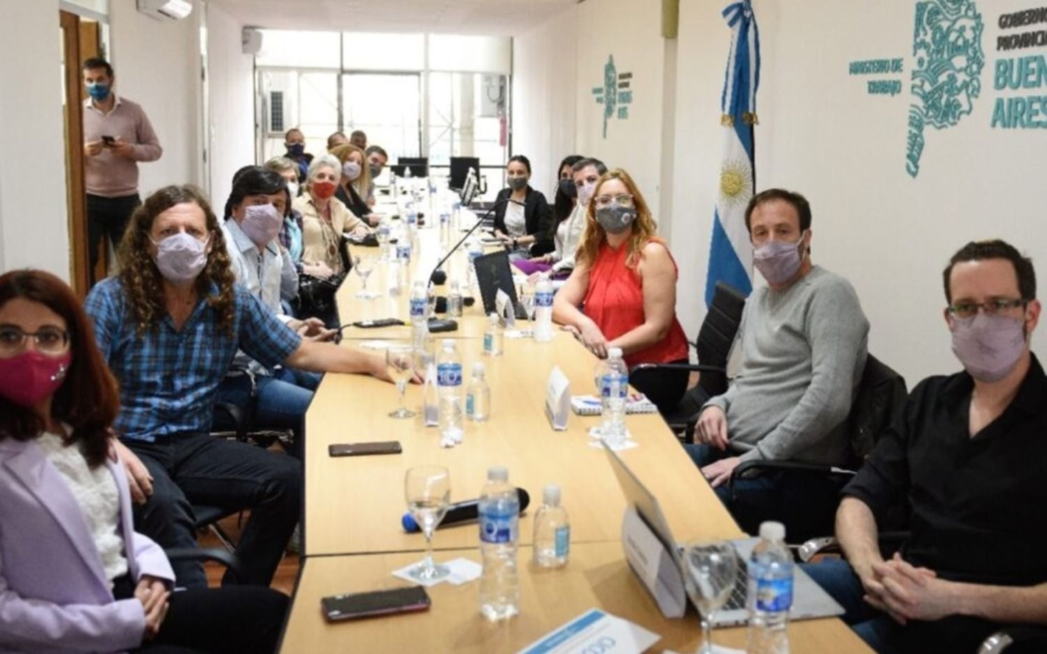 Gobierno bonaerense convocó a los estatales a reabrir paritarias para el 3 de mayo