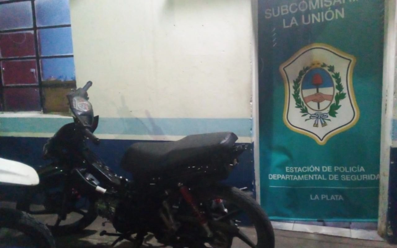Dejó su moto estacionada en la puerta de su trabajo en San Carlos y un menor de 14 años la robó