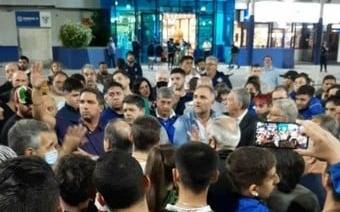 Mal clima: protesta de hinchas de Vélez terminó de la peor manera