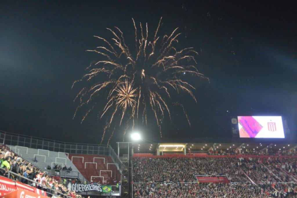 Pese al alerta, el hincha acompañó en una nueva noche de Copa en UNO