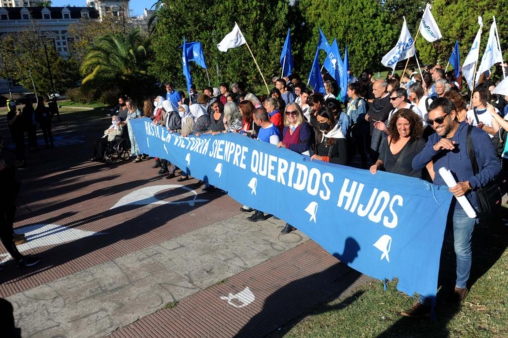 Acto en Plaza San Martín en homenaje a las Madres