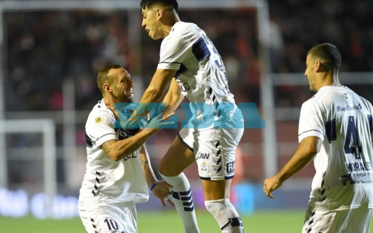 Jugadas, gritos y abrazos: 40 fotos con lo que dejó la goleada tripera