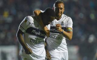 Gimnasia goleó en Paraná y más que nunca sueña con la clasificación a los cuartos de final