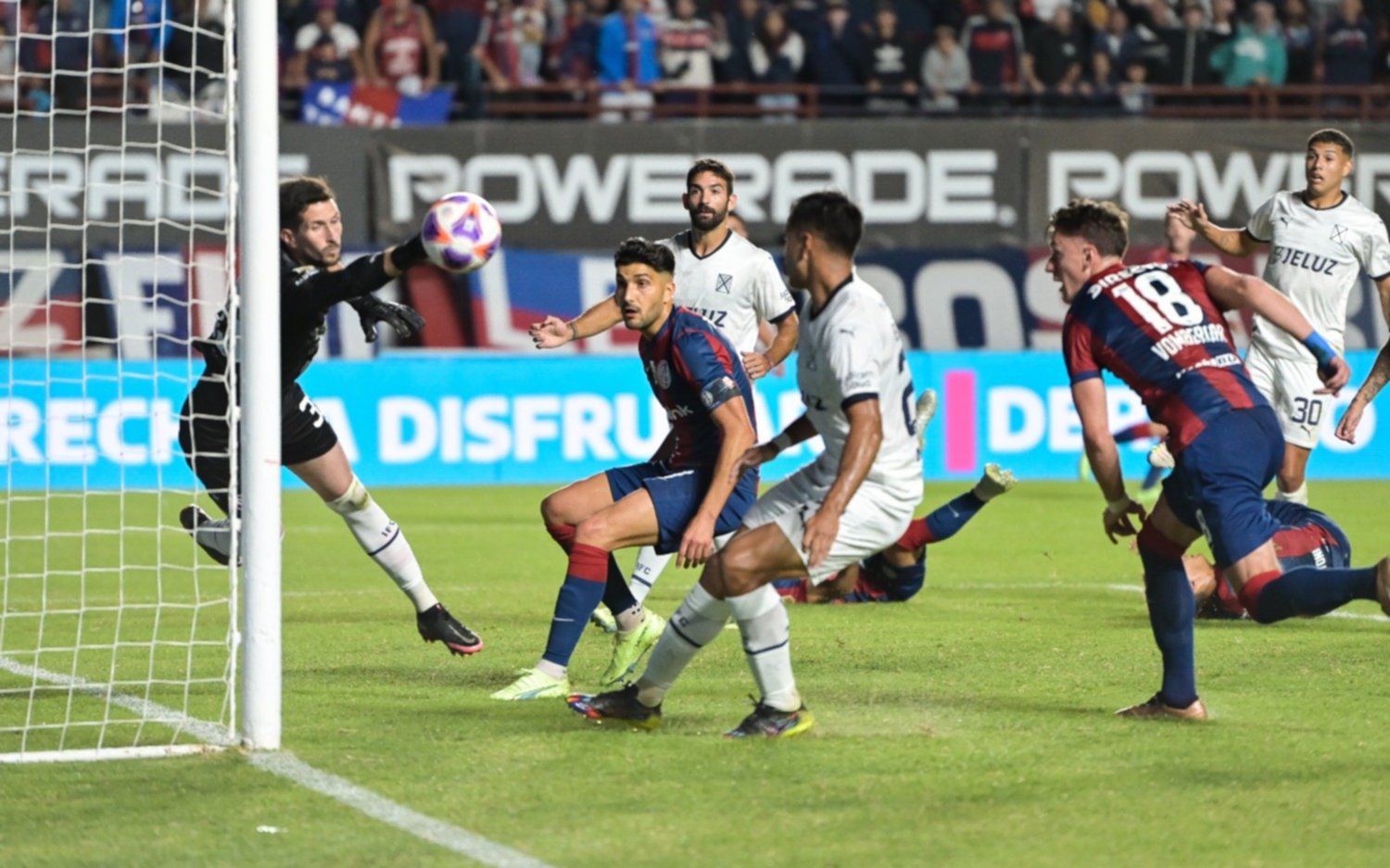 Independiente rescató un punto ante San Lorenzo, con una gran actuación de Rey 