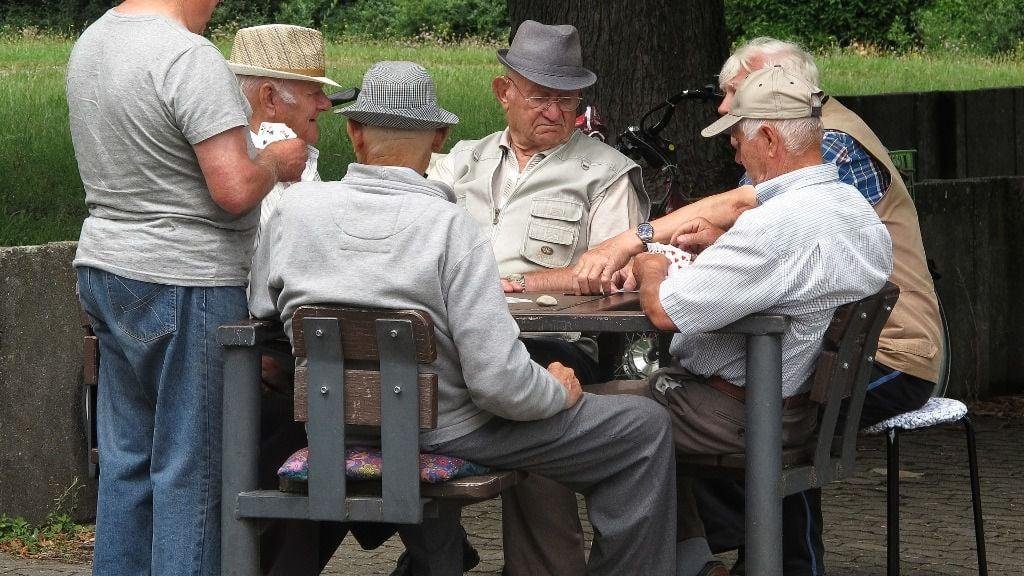 España busca una solución para poder pagarle a sus adultos mayores la jubilación