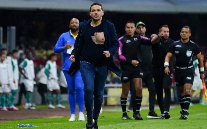 Fuerte discusión entre dos entrenadores argentinos en el empate de América y León por la liga mexicana