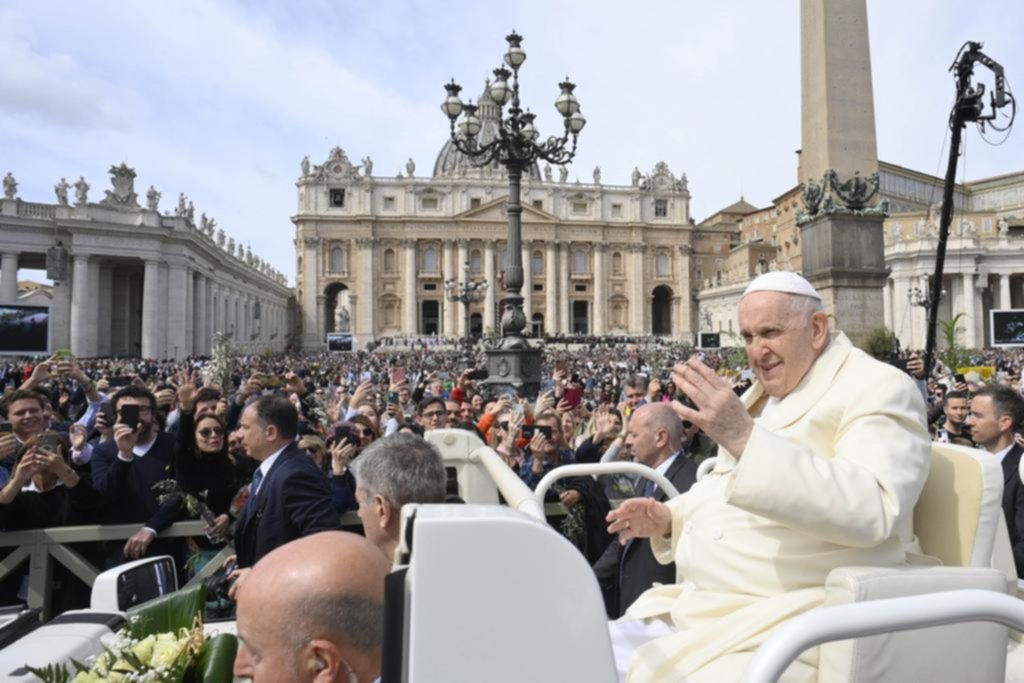 El Papa presidió la misa de Ramos y agradeció las oraciones por su salud