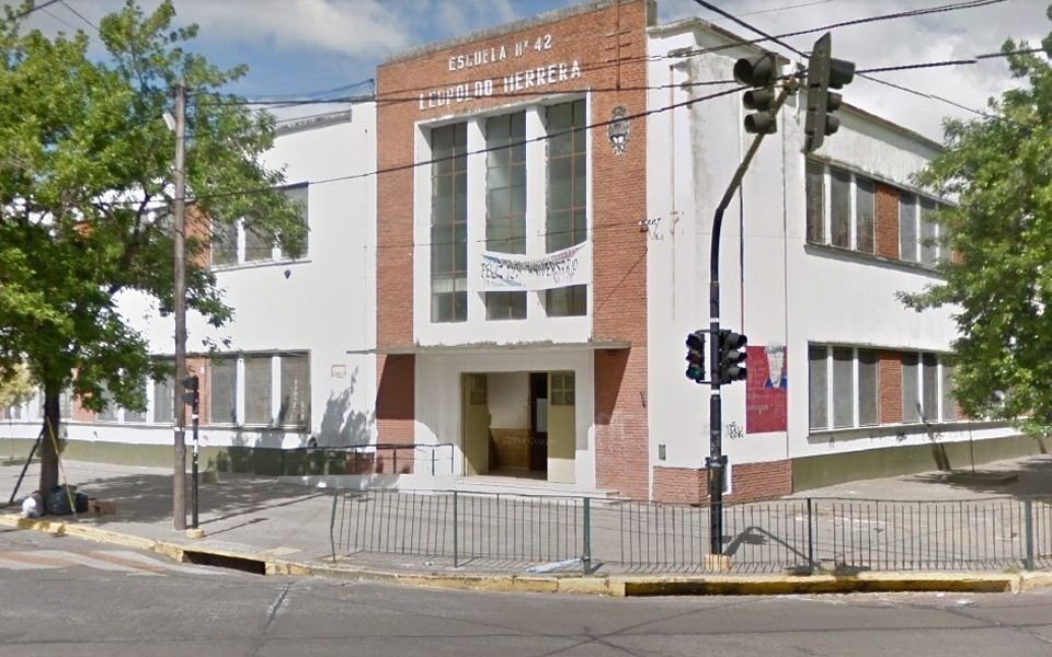 Una por una, las escuelas de La Plata, Berisso y Ensenada que arrancan con una hora más de clase