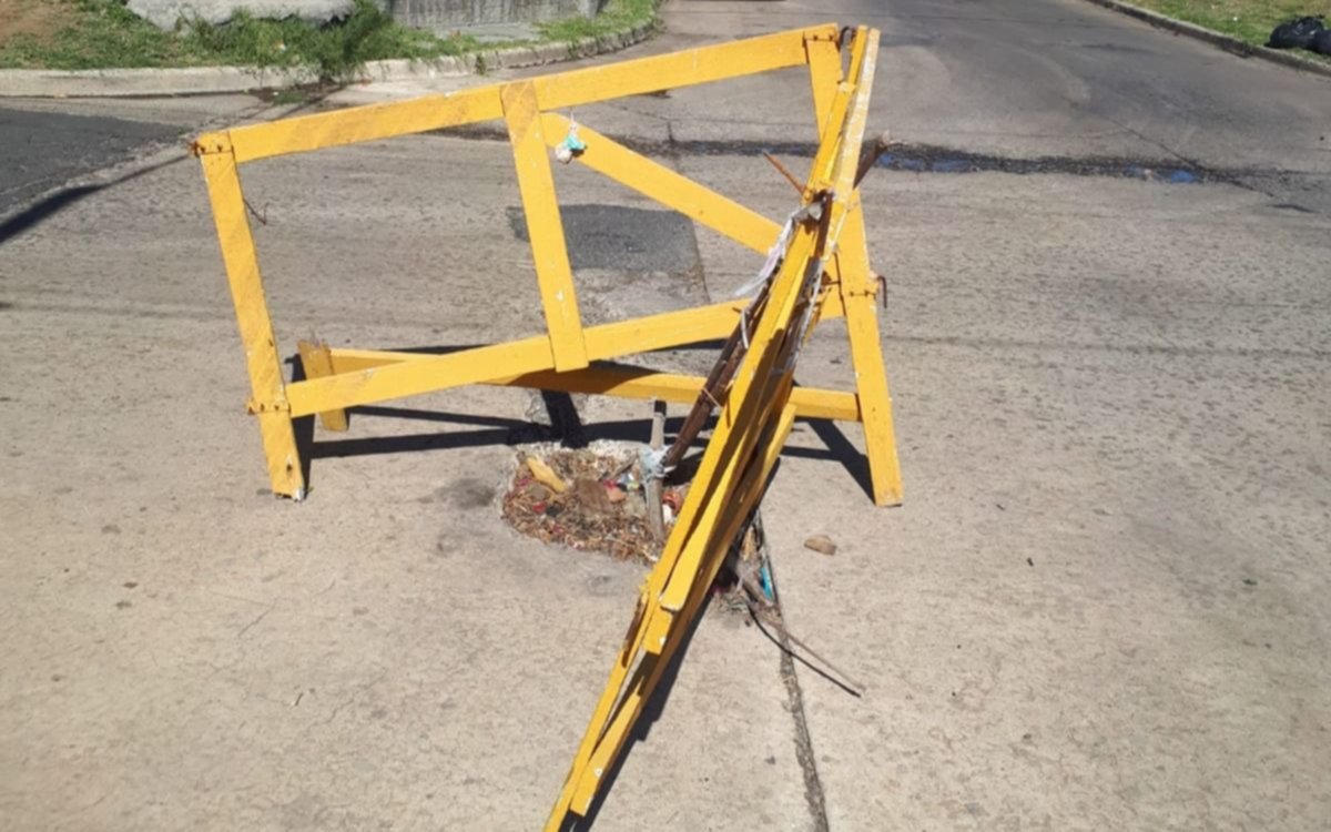 El enorme pozo que preocupa a los vecinos de un sector de Ringuelet
