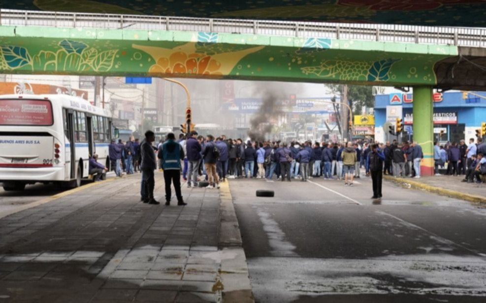 Paro de colectivos: dónde son los cortes y qué líneas se ven afectadas