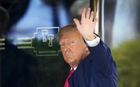 Trump se recluyó en su torre en Nueva York: hoy sería acusado por un juez de pagarle a una actriz porno