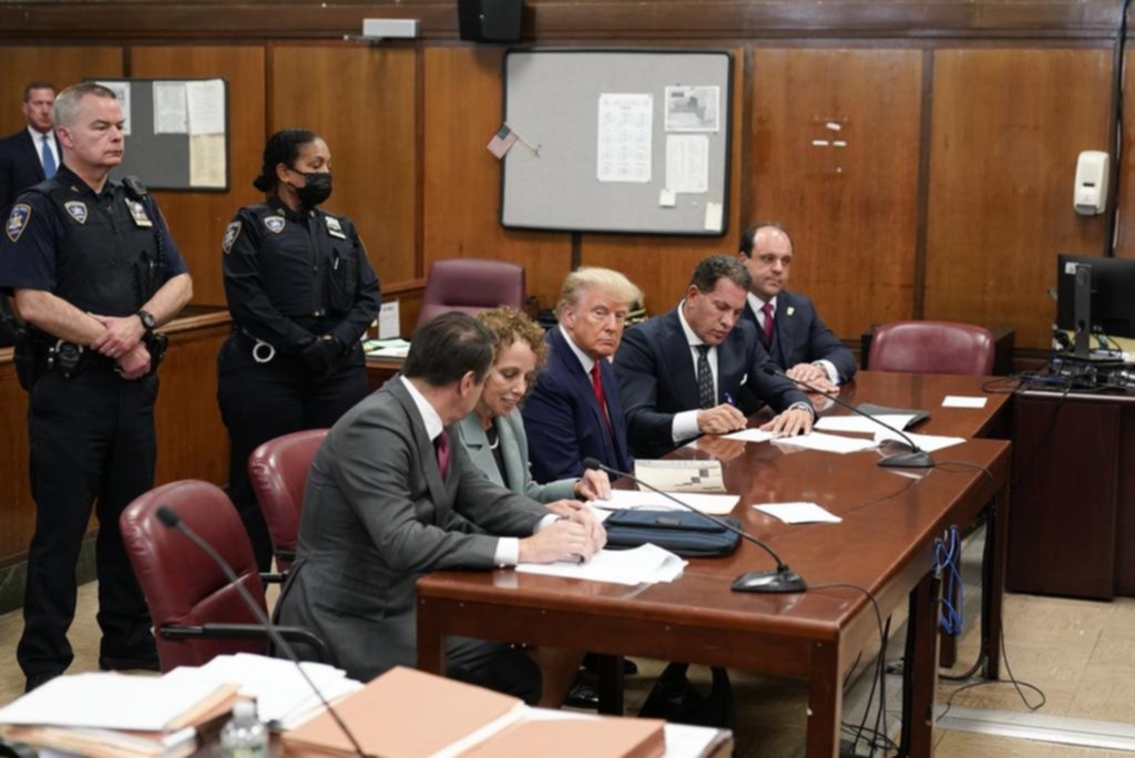 Trump, “no culpable”: declaró ante el juez y quedó libre