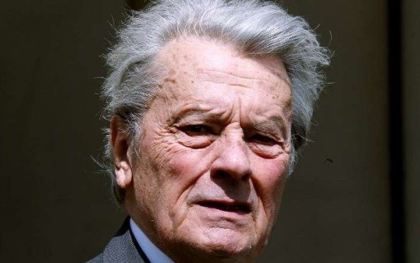 El actor francés Alain Delon subasta su colección de arte: "Estas obras forman parte de mi vida"
