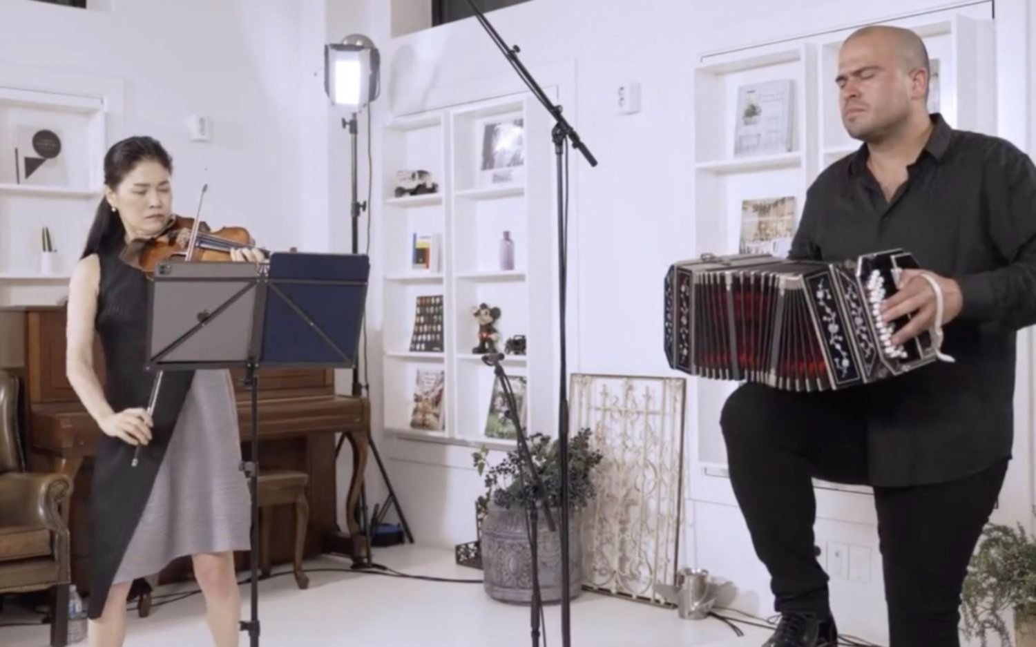 Juan Pablo Jofré y Kyung Sun Lee lanzaron DUO