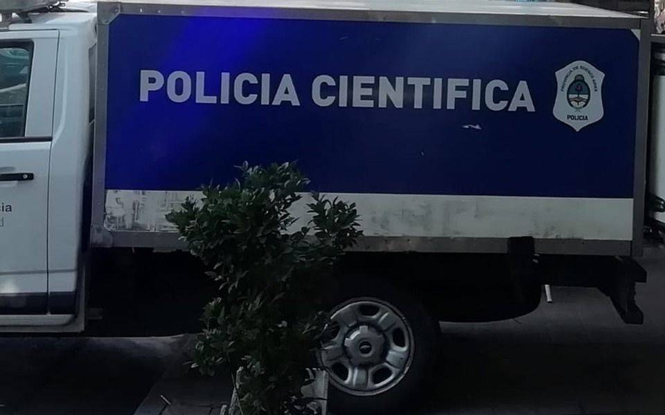 Apareció un hombre muerto en una casa de La Plata e investigan que pasó