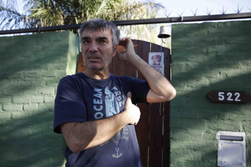 Le dieron un vaso de agua mientras lo desvalijaban
