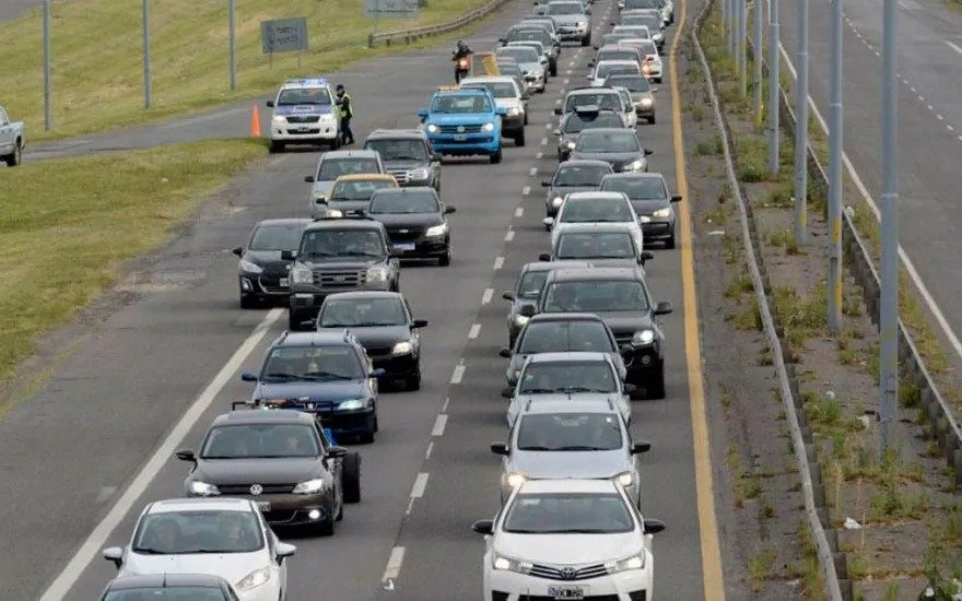 Vuelta a casa: habrá limitaciones para el tránsito pesado en las rutas a la Costa y la Autopista La Plata - Buenos Aires