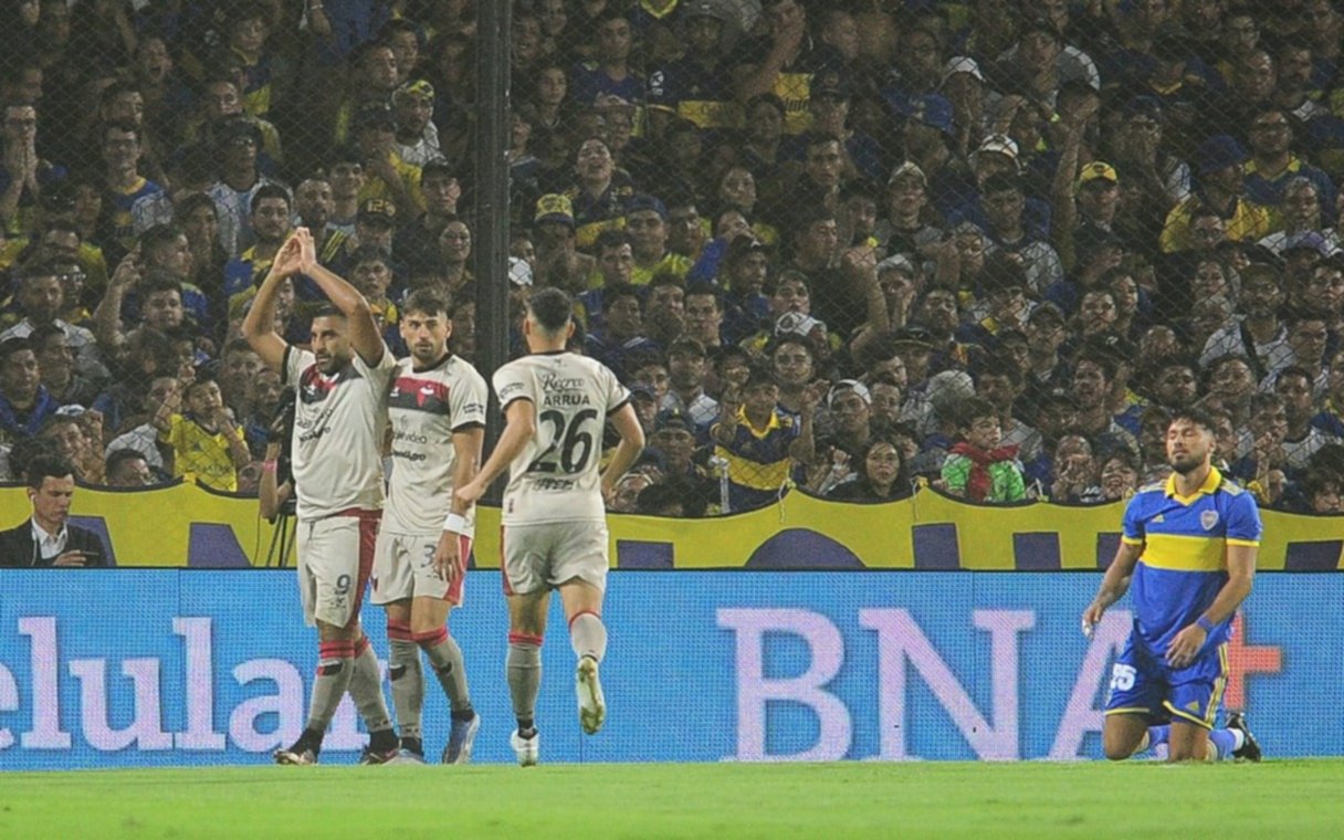 Sobre el final, Colón le ganó 2 a 1 a Boca en la Bombonera