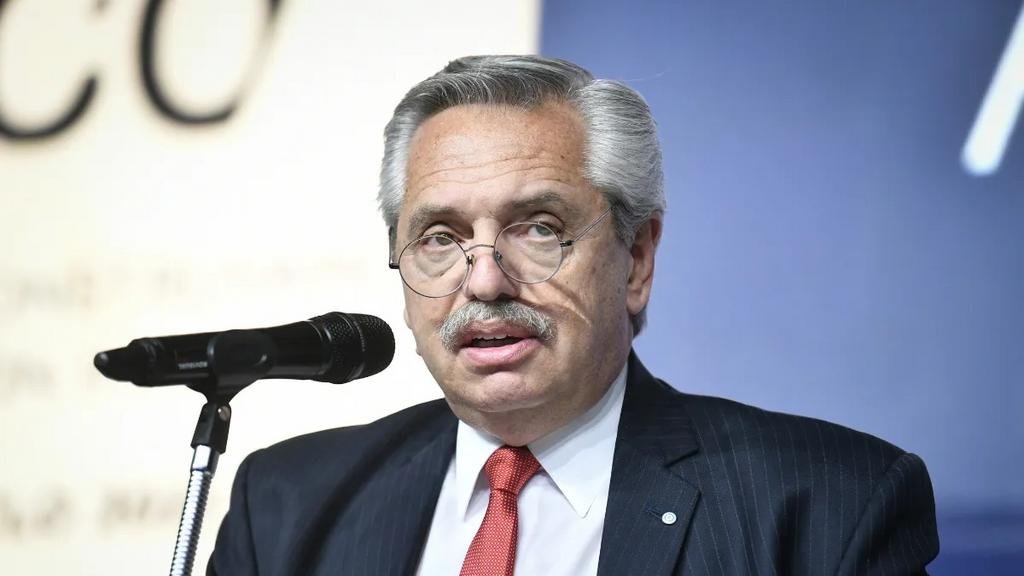 El Presidente apuntó contra los “discursos de odio” y respaldó a la vice
