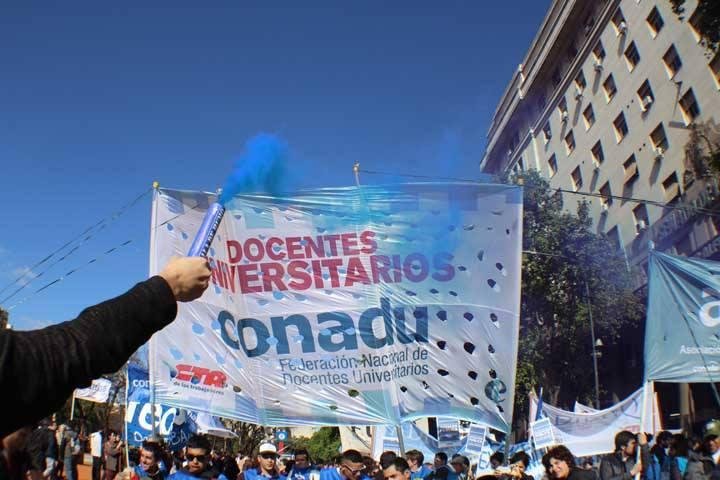 Docentes universitarios reclaman una urgente revisión salarial