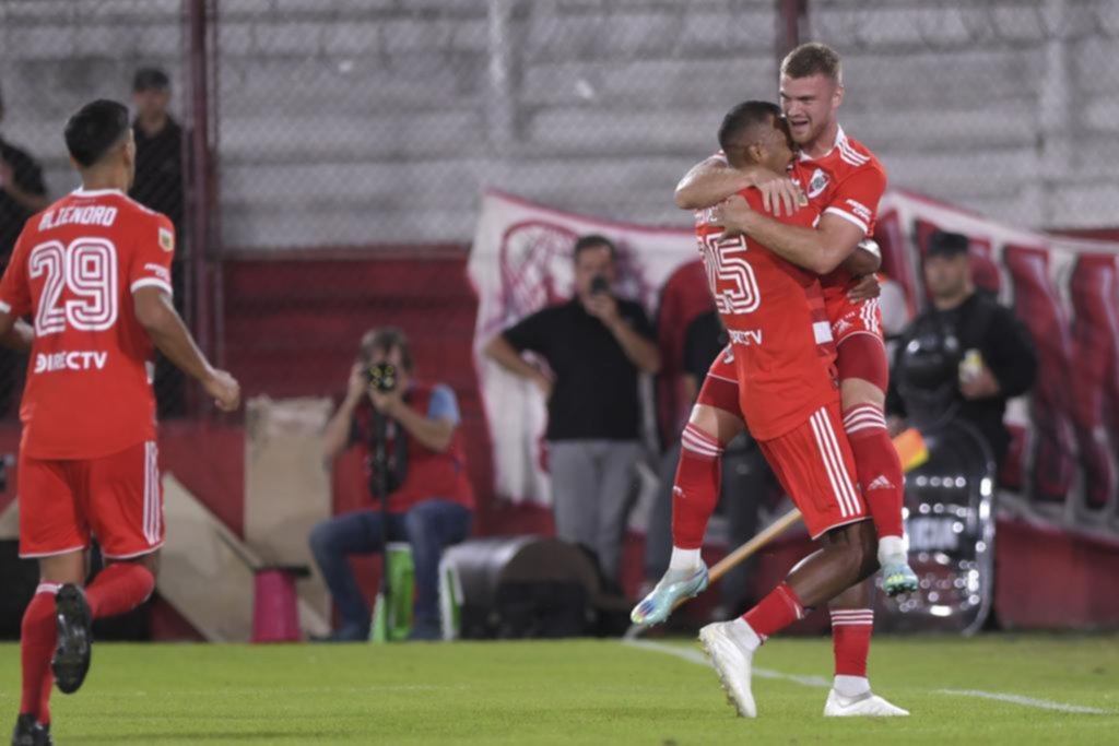 Se recuperó River, con Rondón en modo goleador y dos penales, uno muy discutido
