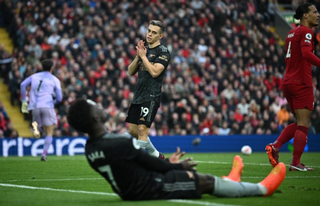 Al Arsenal se lo empataron y redujo su ventaja