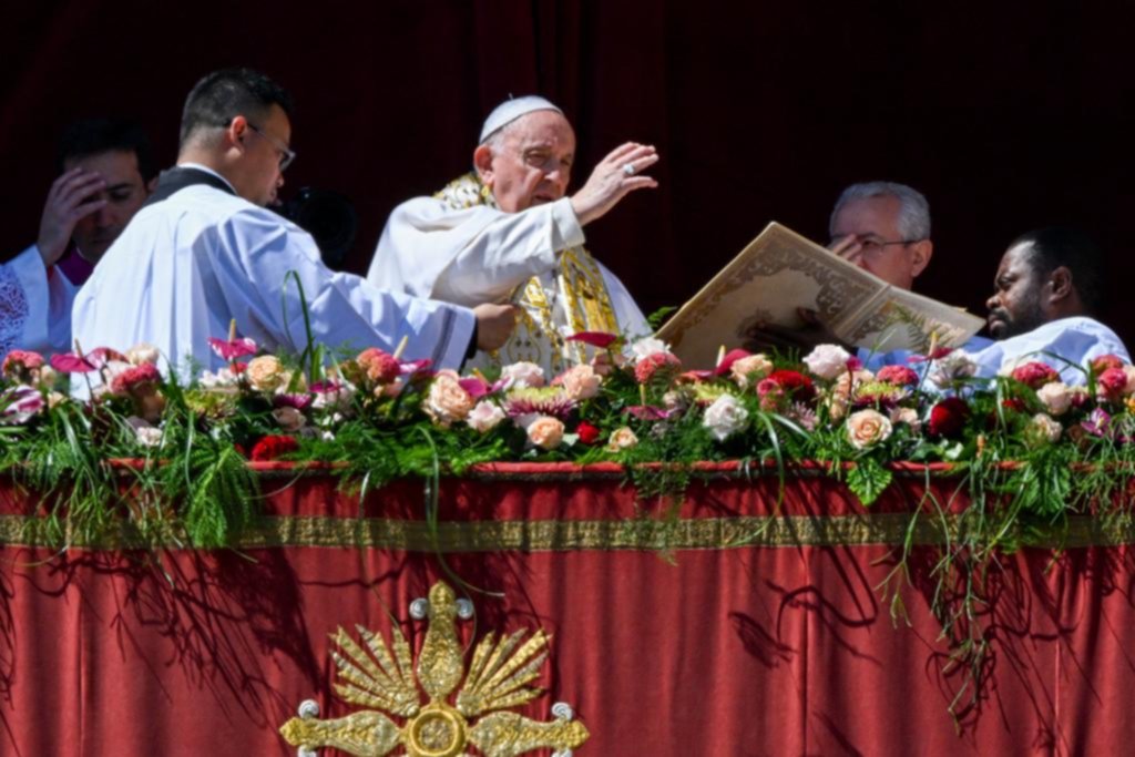 En su mensaje pascual, el Papa pidió por la paz en Ucrania y luz sobre Rusia
