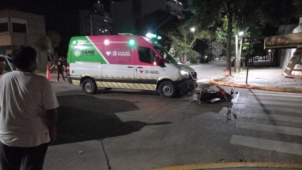 Chocó una ambulancia en el barrio La Loma