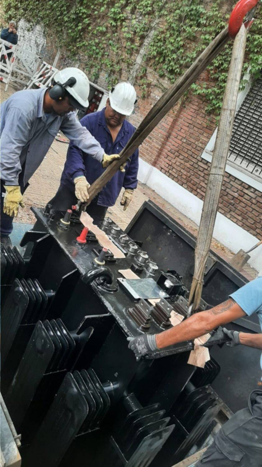 Amplían la red de energía que abastece las zonas de Plaza Paso y Plaza Azcuénaga en La Plata