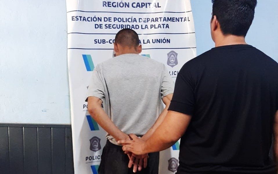 A plena luz del día golpeó e intentó abusar de una joven en La Plata